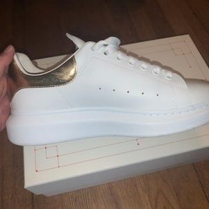 Size 43e European size 10 us. Alexander mcqueen